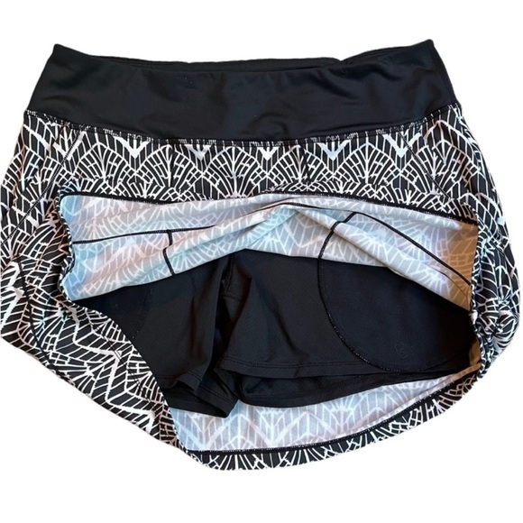 TITLE NINE Black & White Printed Skorts Size XS - Picture 7 of 8